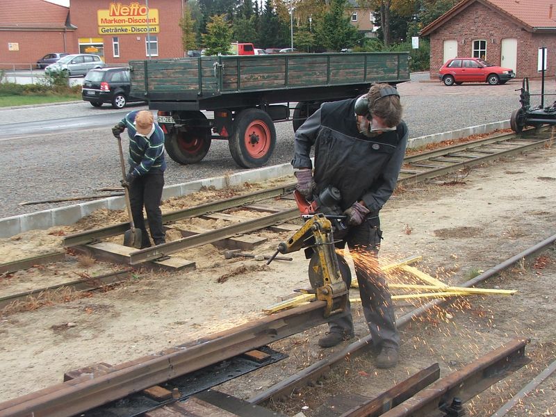 2009-09-29, Museumsbahn Weichenbau14.JPG